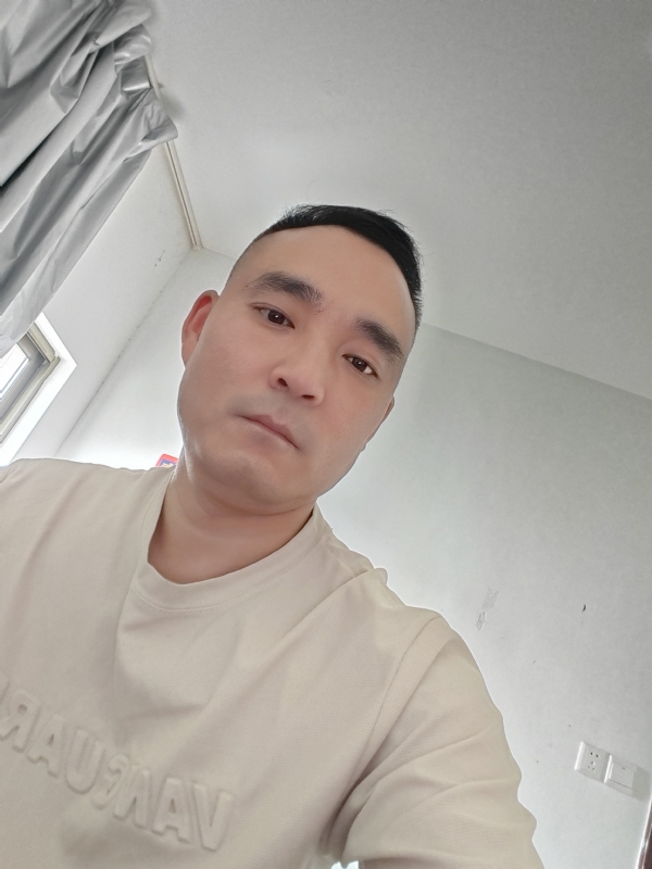 小锋的第一张照片--平顶山闪婚服务中心